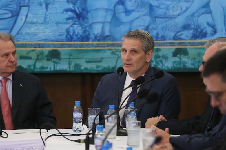 Mulino se reúne con inversionistas estadounidenses por tren David-Panamá: ‘Espero que no me salgan con un chino por ahí’