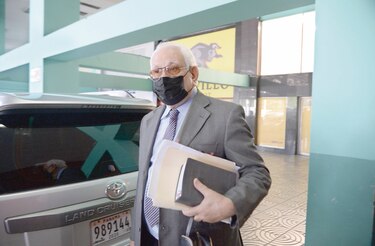 Mitchell Doens presenta querella contra los dos magistrados del TE que favorecieron a Martinelli