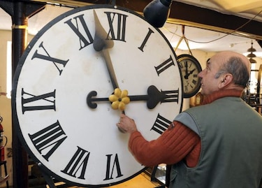 Los europeos adelantan los relojes una hora esta madrugada