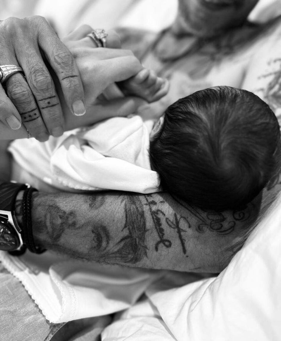 Marc Anthony y Nadia Ferreira presentan a su primer hijo en común