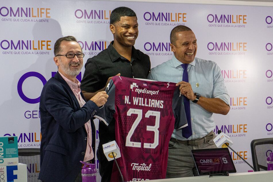 Newton Williams cumple su sueño de jugar en Saprissa   