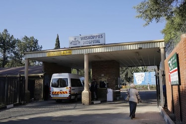 Pistorius llega a hospital siquiátrico