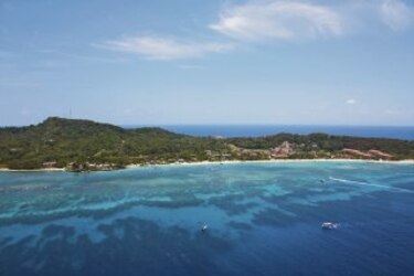 Roatán, isla de sol e interminable mar