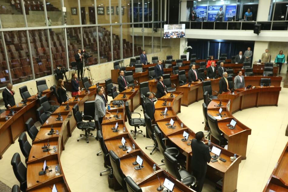 Se instala el pleno de la Asamblea Nacional en sesiones extraordinarias; luego declaran un receso