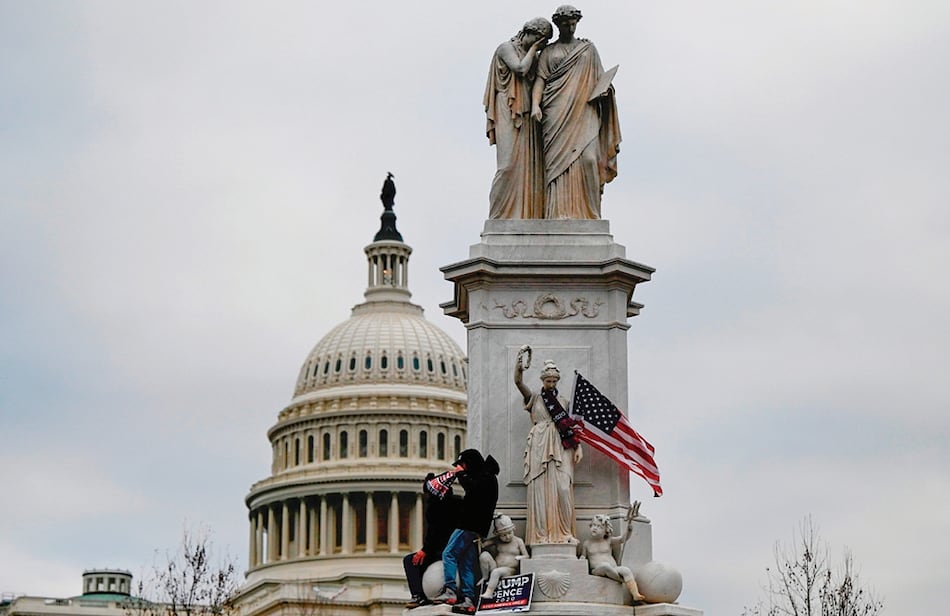 Crecen llamados para destituir a Donald Trump