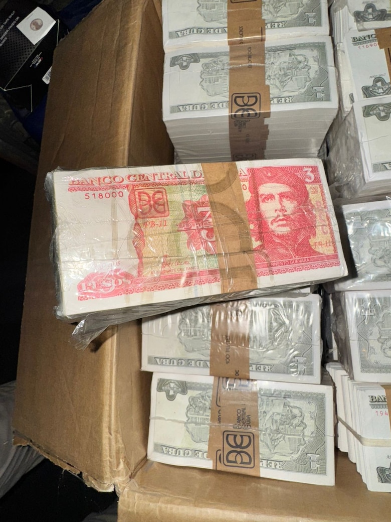 Aduanas retiene cajas con dinero extranjero oculto en encomienda de bus Panamá–David