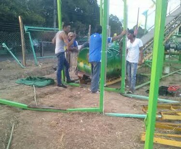 Once menores lastimados al caerse juego mecánico