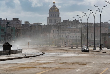 Cuba lucha para restablecer energía en los hogares