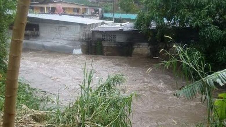 Aguacero deja inundaciones en San Miguelito