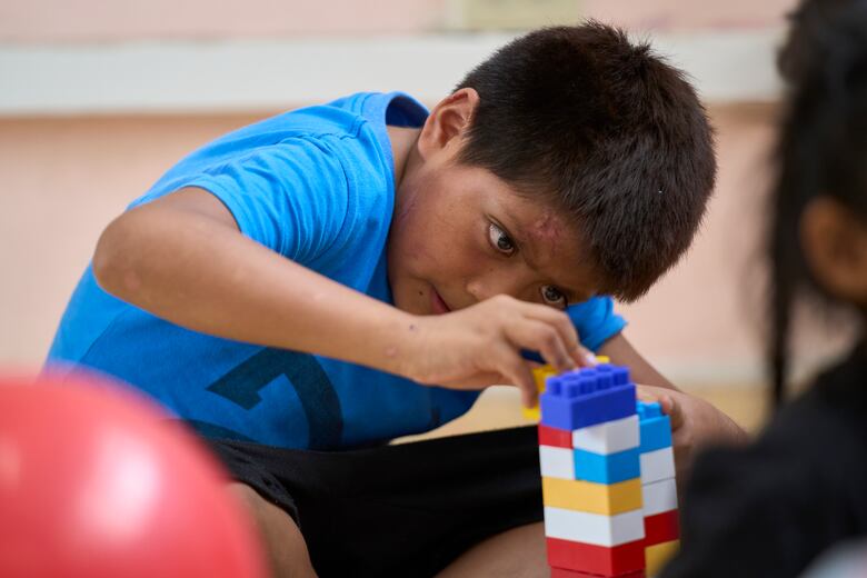 El último abrazo de Sandy... El relato de una migrante que entró con su familia a Darién y se fue de Panamá huérfana
