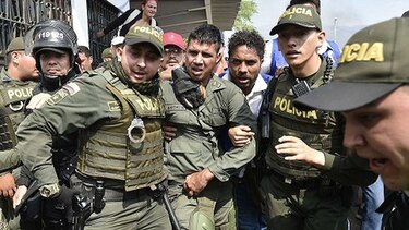 Un centenar de uniformados venezolanos desertaron y cruzaron a Colombia