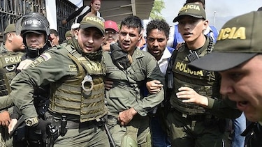 Un centenar de uniformados venezolanos desertaron y cruzaron a Colombia