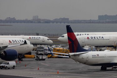Aerolíneas de Estados Unidos advierten de potencial ‘caos’ si no se restringe la 5G cerca de aeropuertos