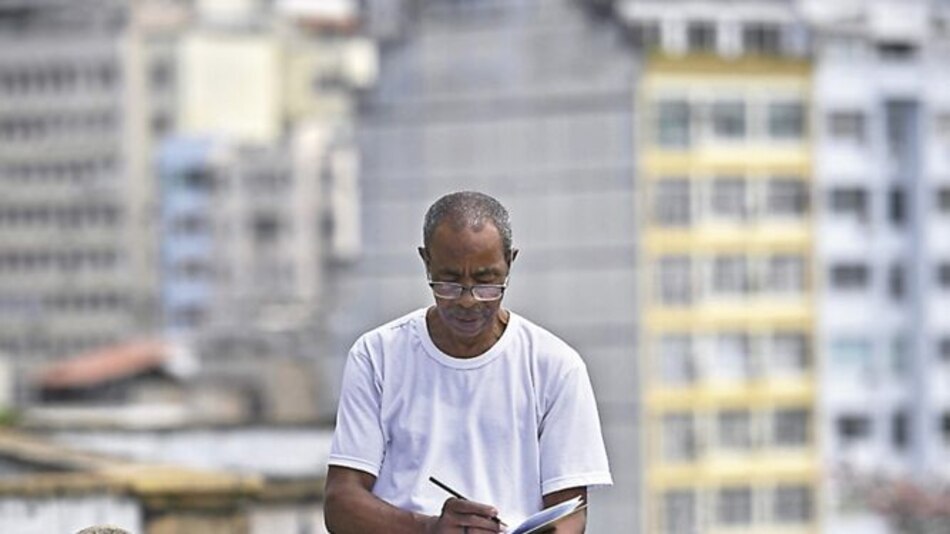 Un coro devuelve la esperanza a los sin techo de Río de Janeiro