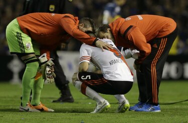 Identifican al hincha que arrojó sustancia tóxica a jugadores de River