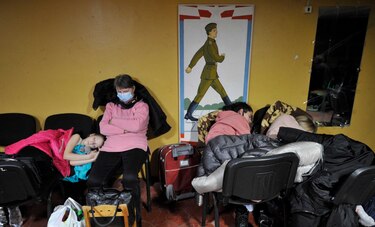Ucrania resiste al avance ruso y Zelenski afirma que se queda en Kiev