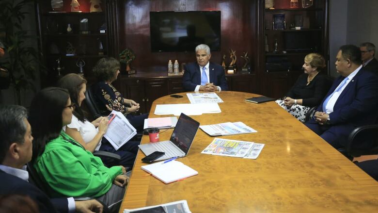 Presidente José Raúl Mulino participa en el consejo editorial de ‘La Prensa’