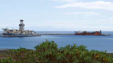 El enojo y resignación en Tenerife ante la llegada del barco que transporta los pasajeros con hantavirus