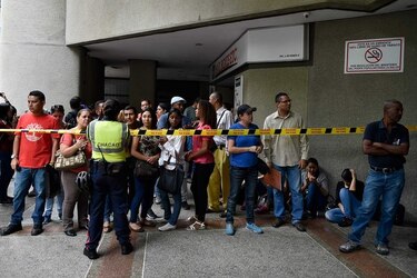Venezolanos abarrotaron consulado chileno en busca de visa especial