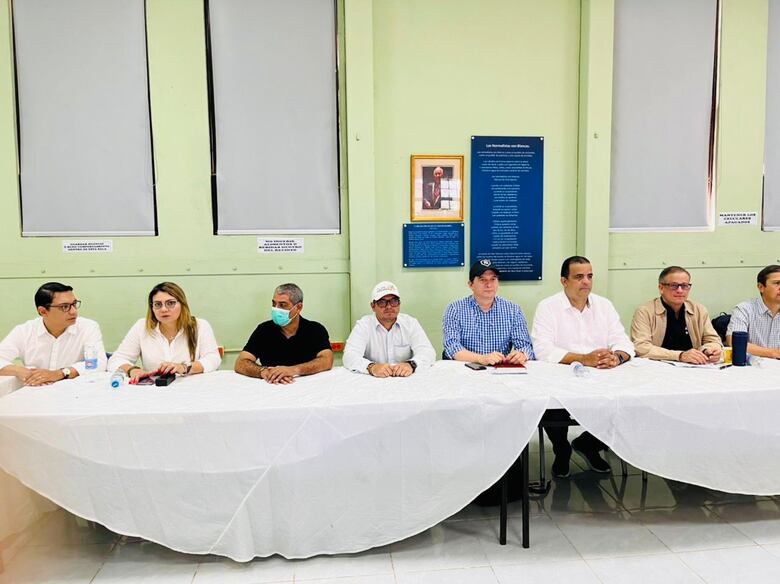 Mesas técnicas que tratan los temas de los alimentos y las medicinas siguen reunidas en Santiago de Veraguas