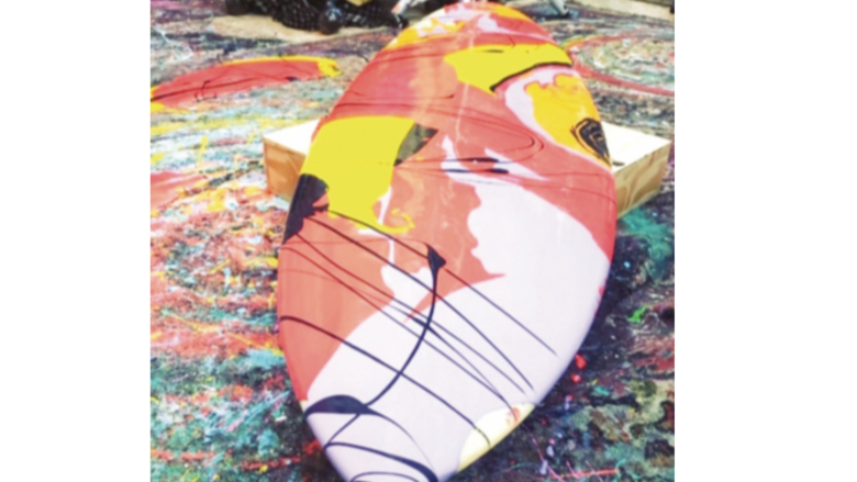 Tablas de surf son convertidas en obras de arte