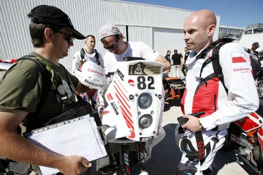Motociclista polaco Michal Hernik muere en el Dakar