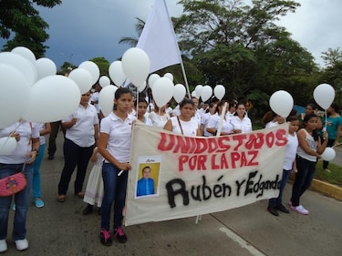 Chitreanos caminan por la Paz