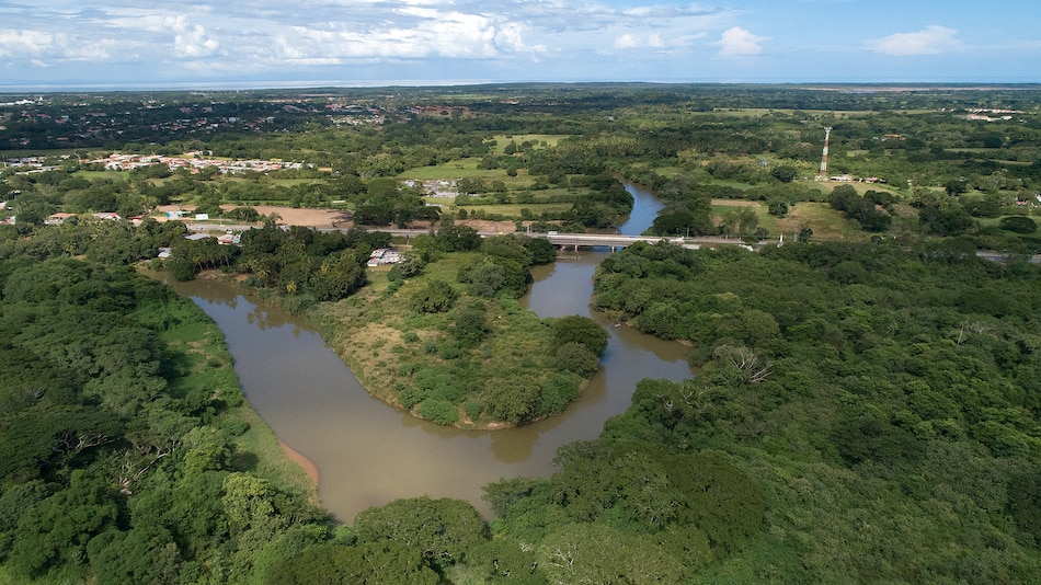 Presidente Mulino califica de ‘criminal’ la contaminación del río La Villa y ordena cierre de fincas responsables