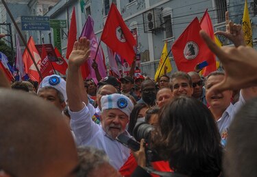 A tres meses de las elecciones, Lula lidera y Bolsonaro acumula escándalos