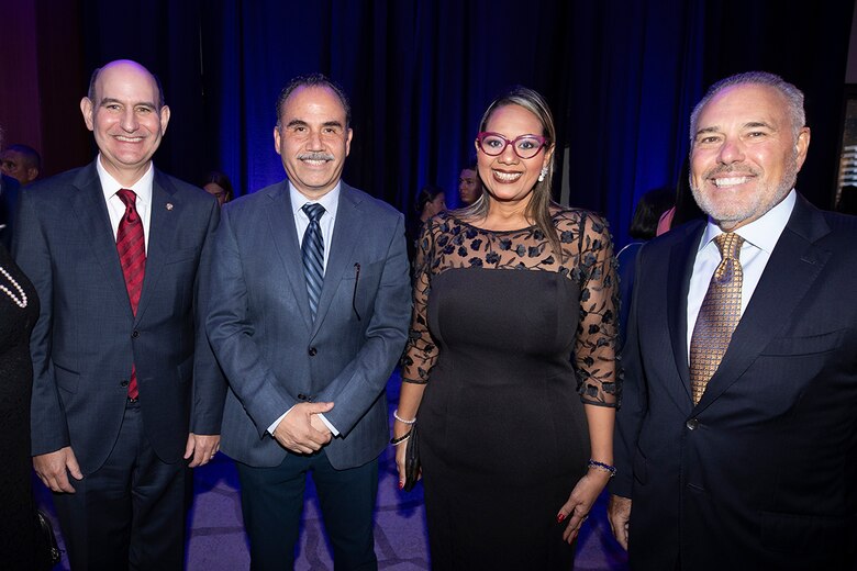 ¿Quiénes asistieron a la fiesta de la embajada de Estados Unidos?