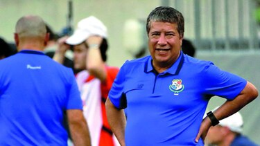 Asociación Colombiana de Periodistas Deportivos premia a Bolillo Gómez