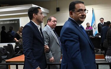 Absuelven a hijo y hermano del presidente de Guatemala acusados de corrupción