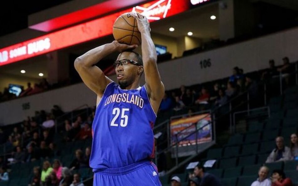 Panameño Akil Mitchell firma con Nets de Brooklyn
