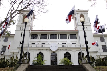 Autoridades se pelotean la respuesta de las compras