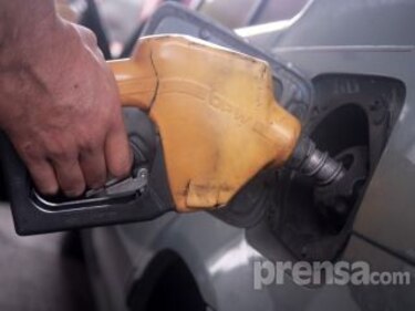 Precio del galón de la gasolina bajará cuatro centésimos