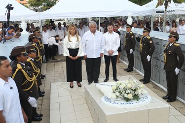Festividades patrias empiezan con romería al cementerio Amador