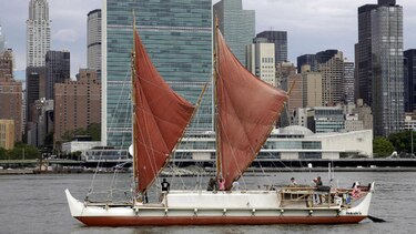 La piragua Hokule'a concluye vuelta al mundo