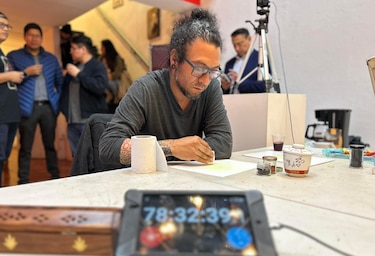 Artista guatemalteco rompe récord Guinness tras dibujar durante 80 horas
