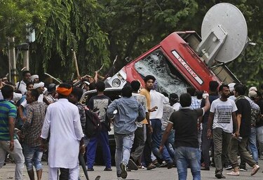 Al menos 32 muertos durante protestas en India tras la condena de un gurú por violación