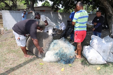 Retiran 1,500 libras de redes de pesca en desuso para reducir el impacto de las redes fantasmas en Punta Chame