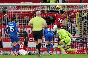 Old Trafford vibra con festival de goles de Manchester United y Bournemouth