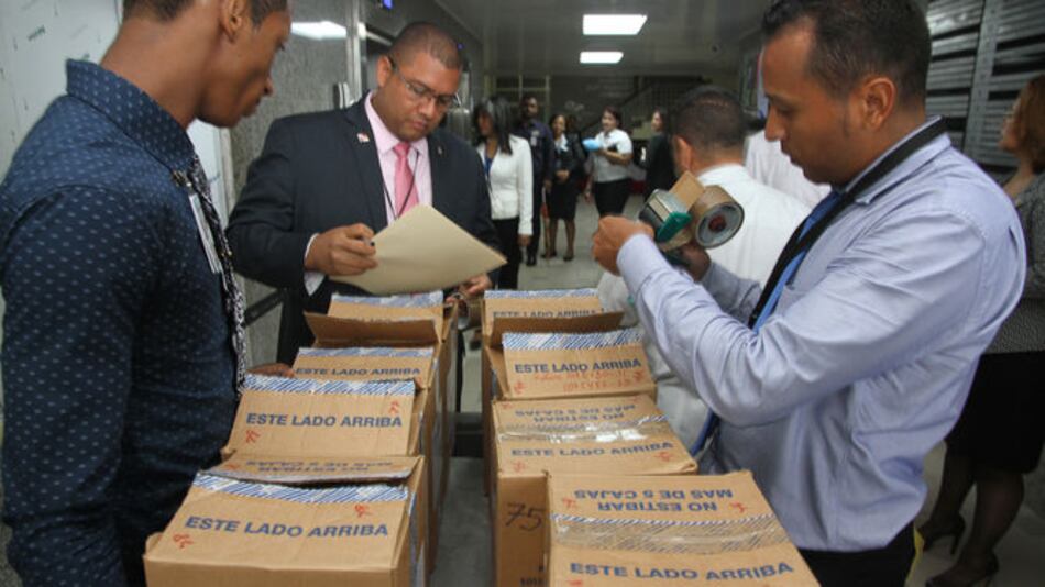 Contraloría entrega los primeros 189 mil certificados de décimos atrasados