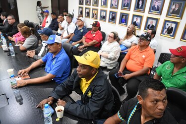 Ejecutivo no da marcha atrás con reemplazo a docentes en paro: ‘No habrá pago retroactivo’ dice Mulino