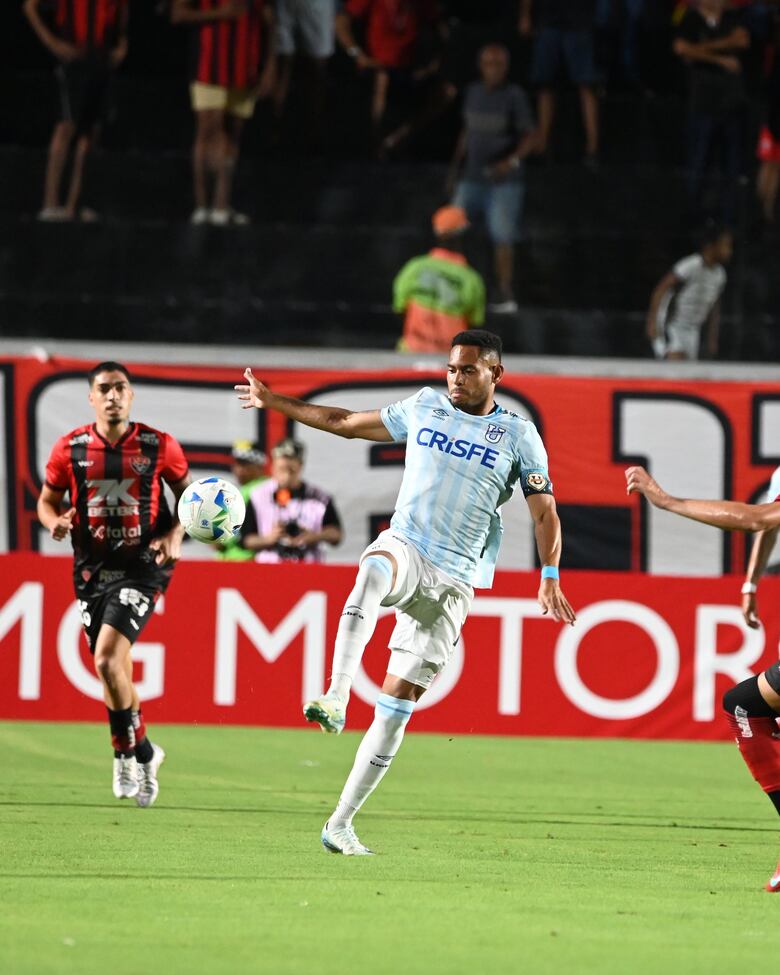 Con gol del panameño Londoño, Católica rescata un punto en Brasil