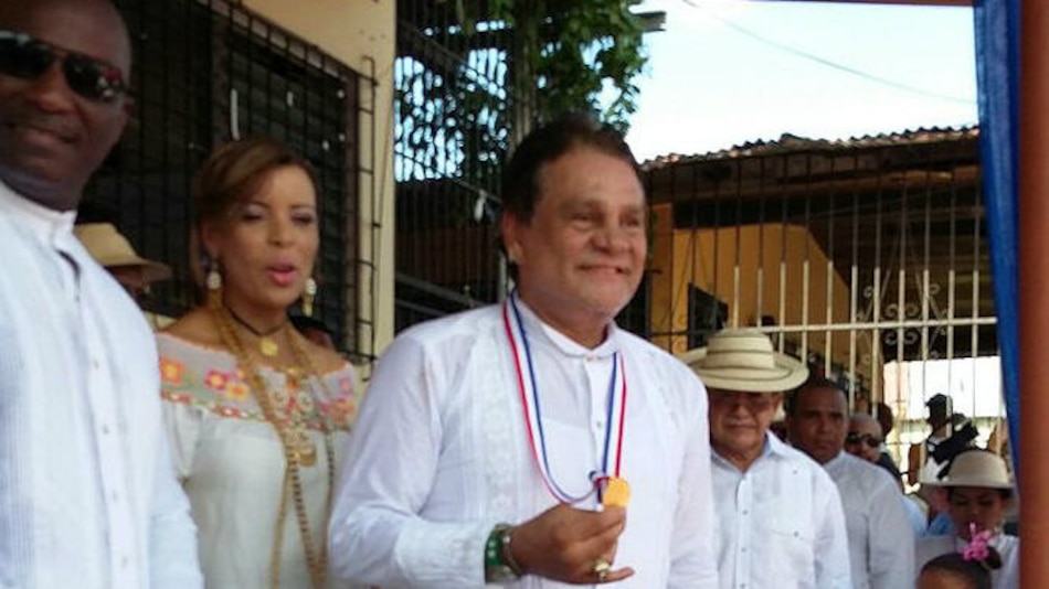 Roberto Durán recibe medalla al mérito Rufina Alfaro en San Miguelito