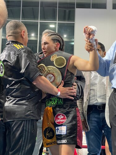 Boxeo: Nataly Delgado conquista título mundial interino y hace historia para Panamá