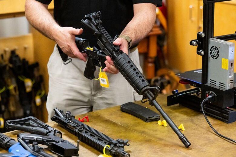 Cómo las armas de fuego impresas en 3D se están propagando por internet y son usadas en crímenes y conflictos armados