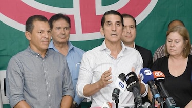 Rómulo Roux dice que liderará oposición y evita preguntas