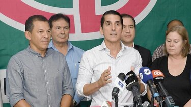 Rómulo Roux dice que liderará oposición y evita preguntas