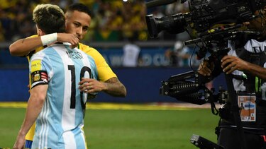 Neymar le ganó la partida a Messi, según la prensa española